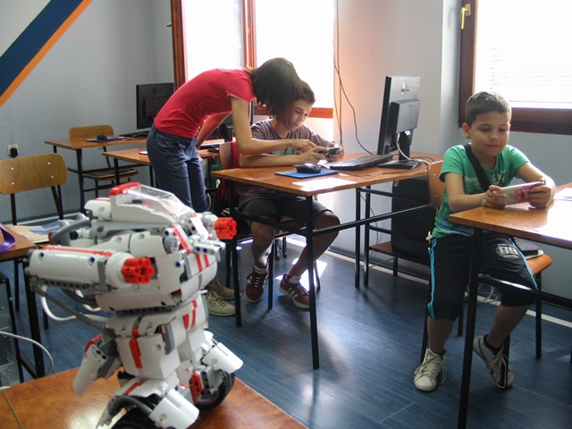Roboti Deca Skola Nimiko